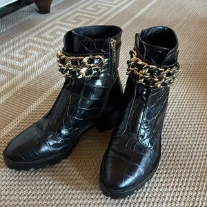 Karl Lagerfeld croc embossed gold chain Chelsea boots size 7
